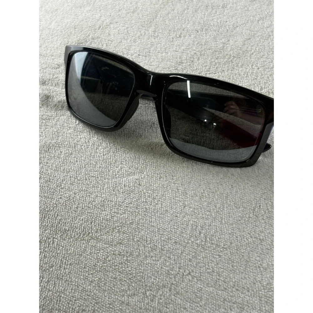 Oakley Mainlink Sunglasses Polished Black Navy Blue Frames OO9264-18 57mm Mens